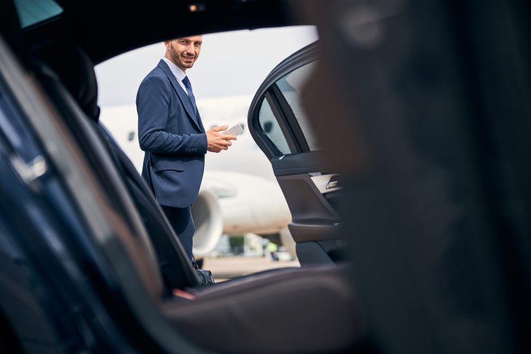 De Taxichauffeurs van Schipholtaxi.pro