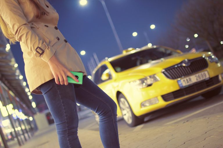 De Ultieme Gids voor Stressvrij Reizen: Alles Over de Schiphol Taxi