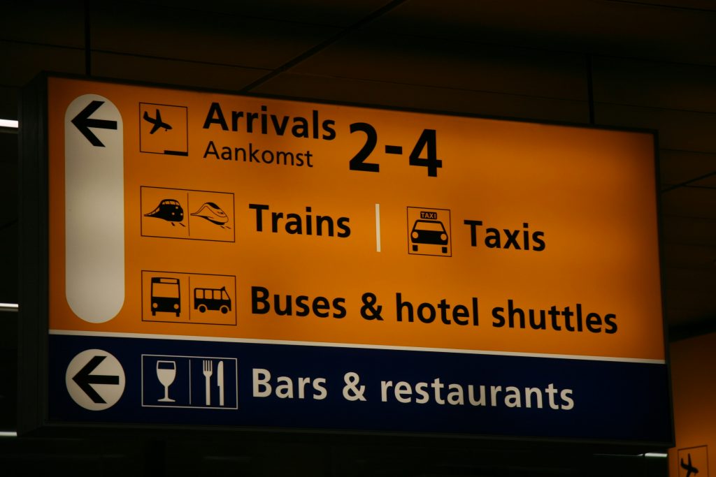
wegwijzer-bord-Schiphol